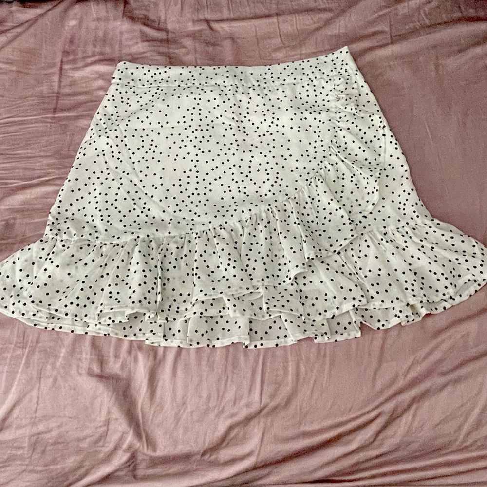 White and black straight skirt